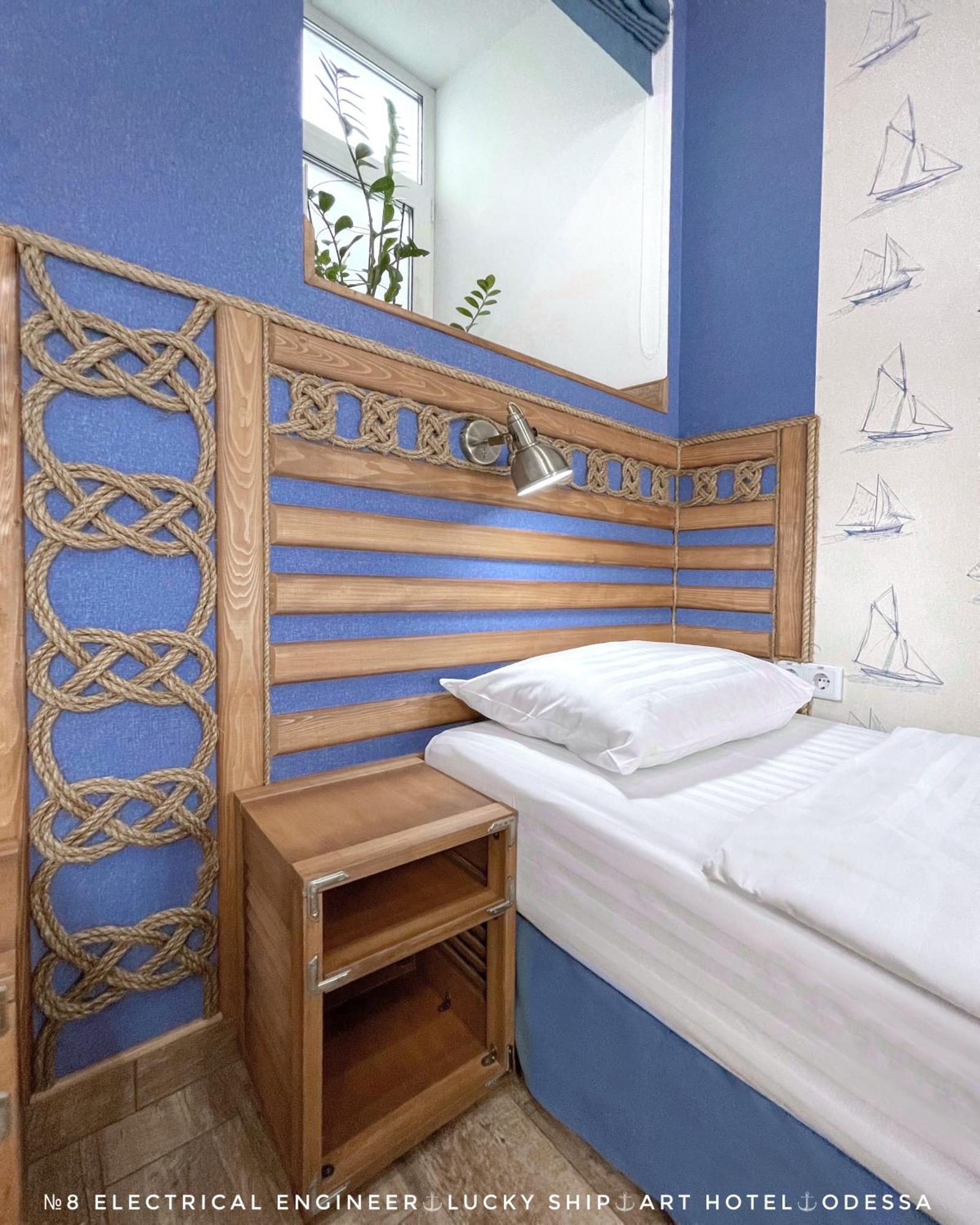 Lucky Ship Art Hotel Odessa Oda fotoğraf