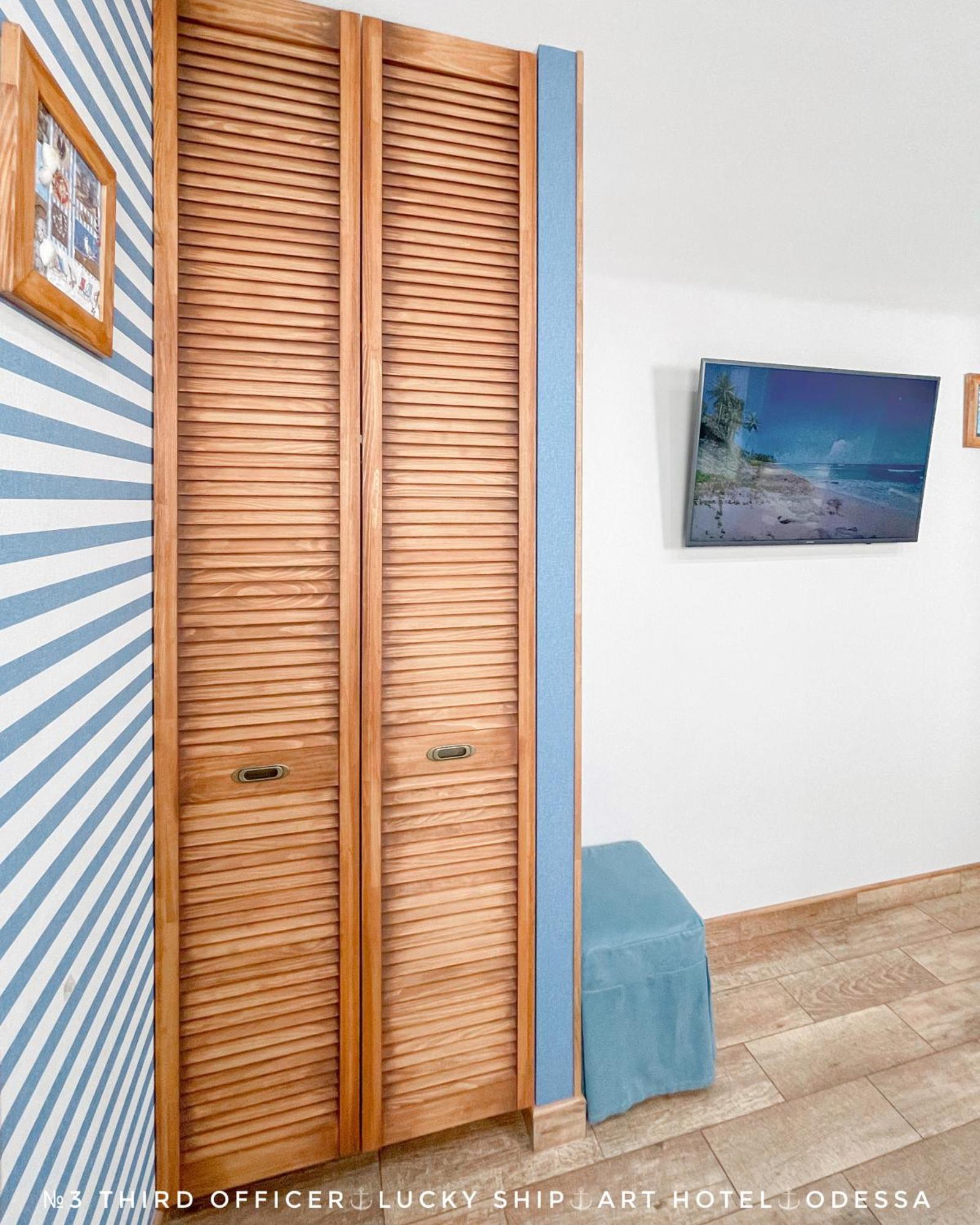 Lucky Ship Art Hotel Odessa Oda fotoğraf